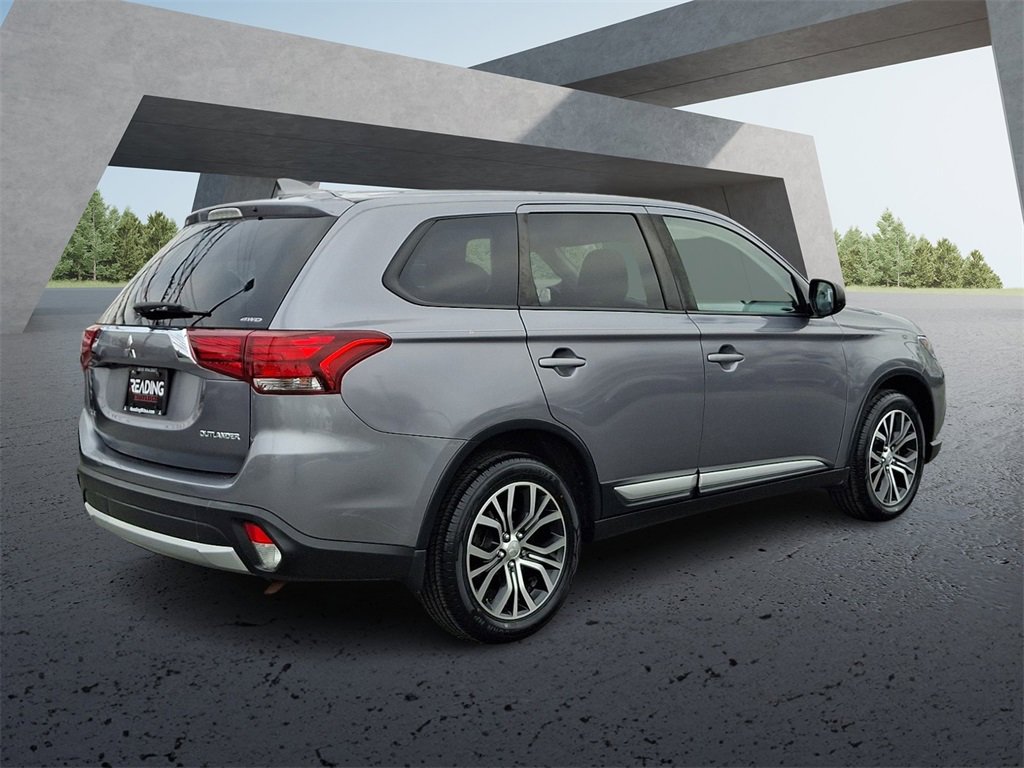 Used 2018 Mitsubishi Outlander SE image 4