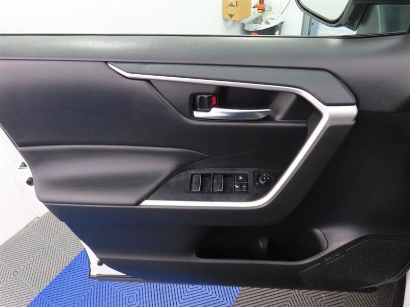 Used 2022 Toyota RAV4 XLE FWD image 16