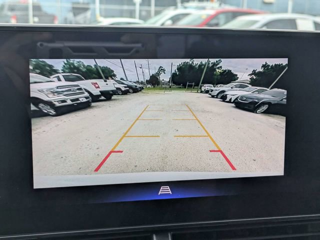 Used 2025 Chevrolet Trax LT FWD image 18