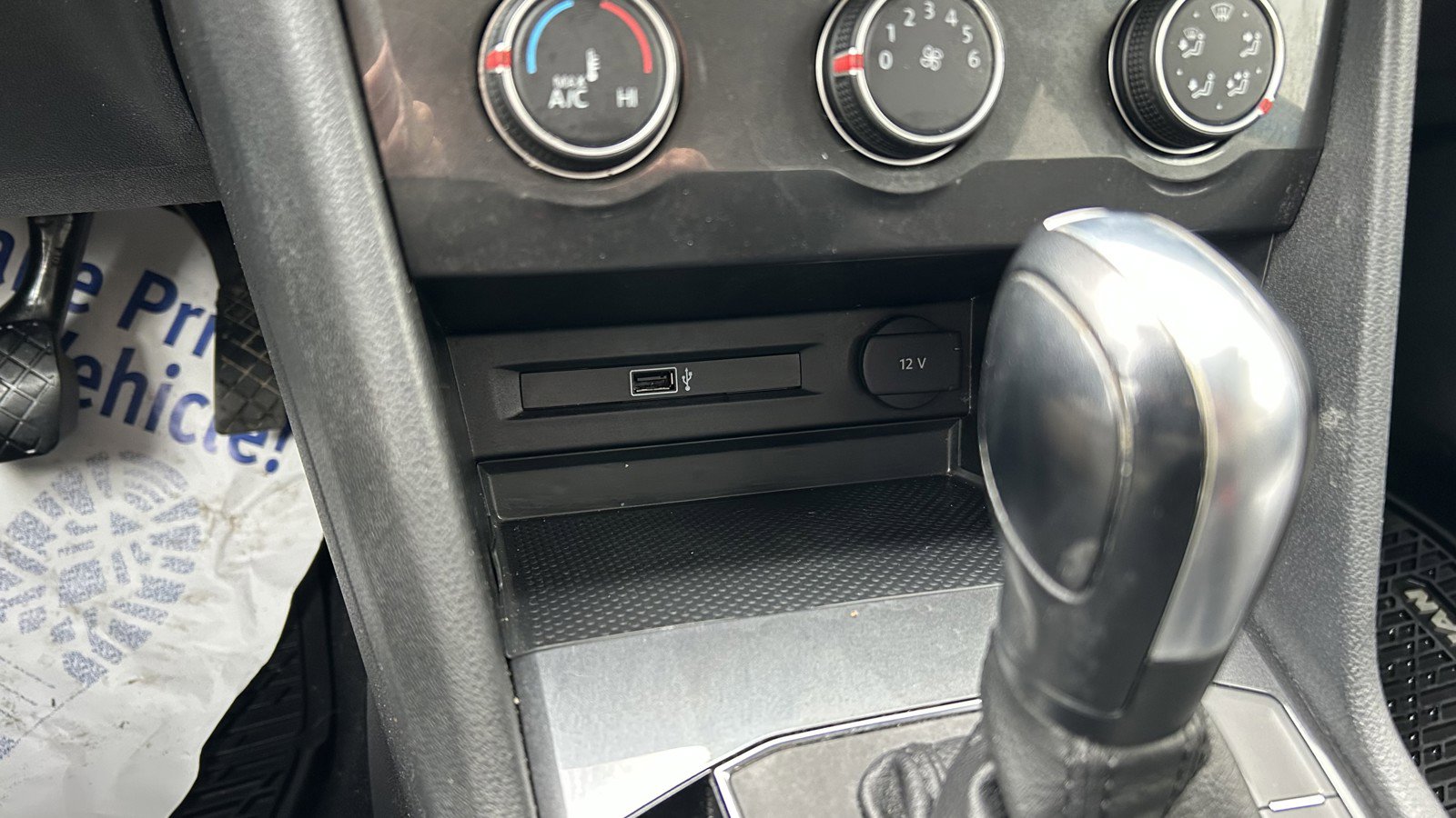 Used 2018 Volkswagen Tiguan S image 34