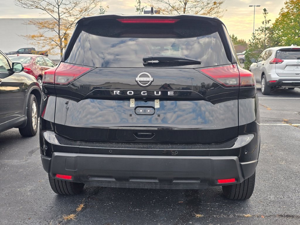Used 2025 Nissan Rogue SV FWD image 6