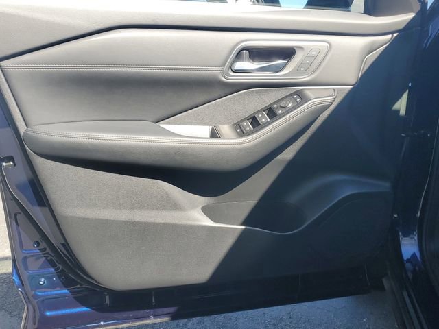 Certified 2025 Nissan Rogue Platinum w/ Tech Package image 12