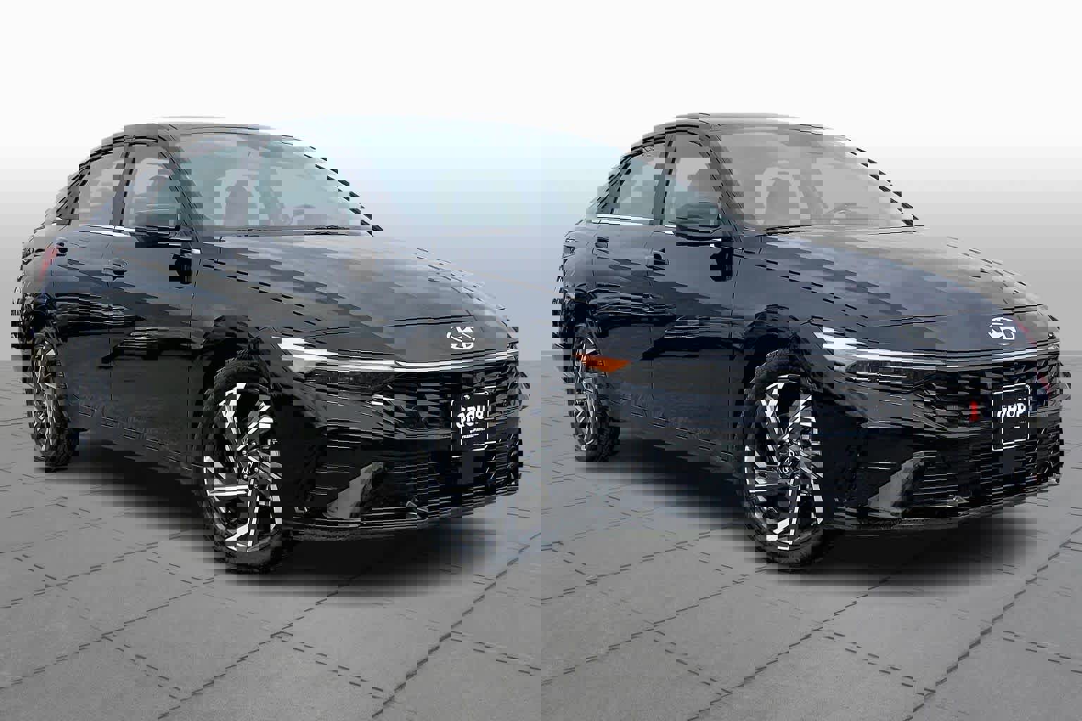 Used 2024 Hyundai Elantra Limited image 2