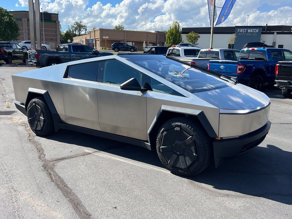Used 2024 Tesla Cybertruck AWD Crew Cab image 5