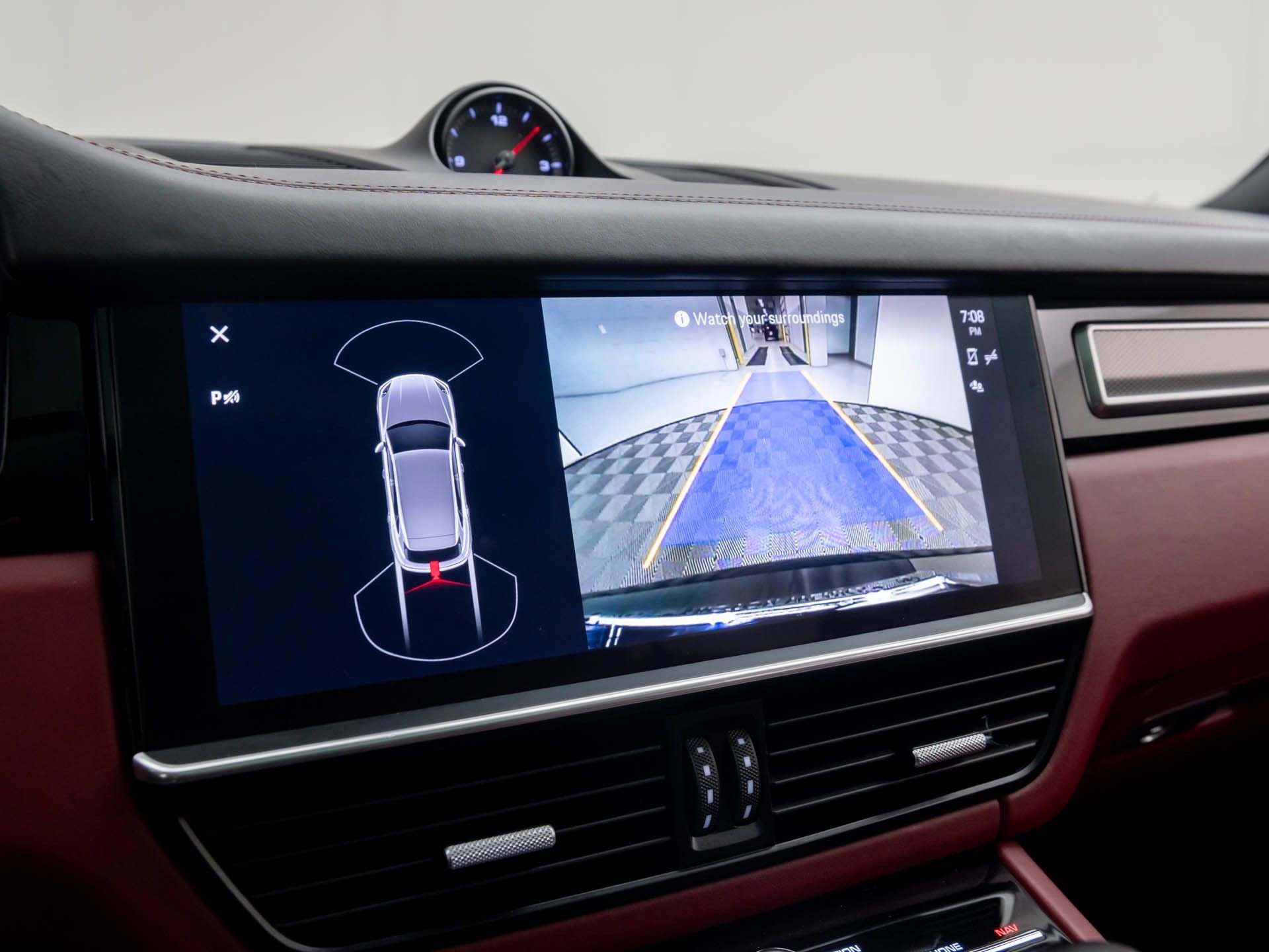 Certified 2023 Porsche Cayenne Platinum Edition image 25