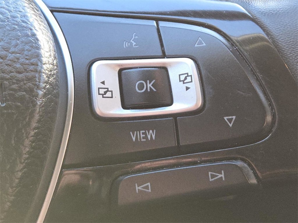 Used 2020 Volkswagen Tiguan SE image 27