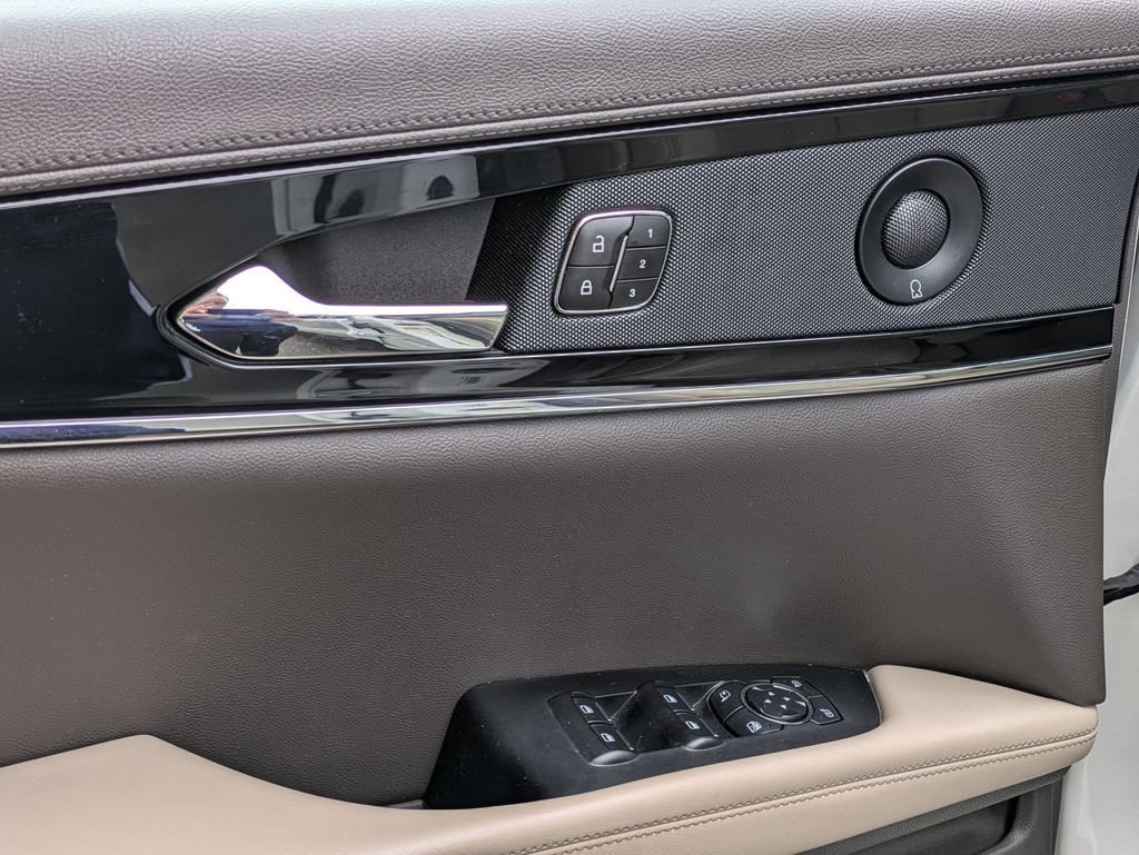 Used 2023 Lincoln Nautilus Reserve w/ Luxury Package image 25