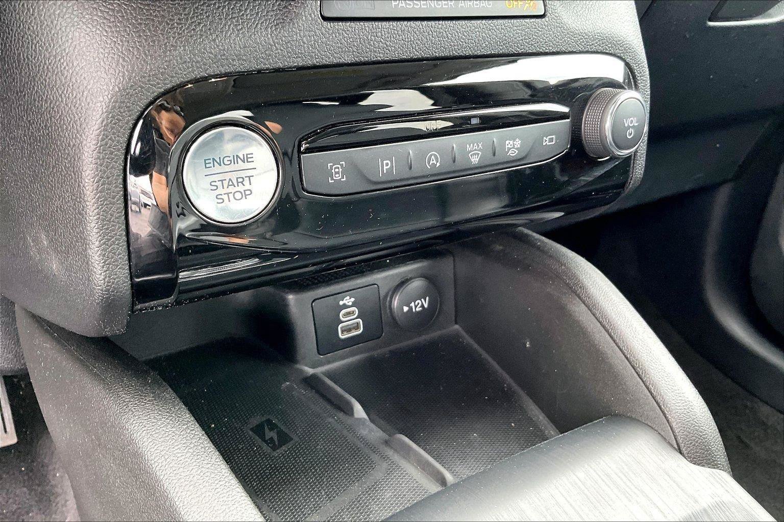 Used 2024 Ford Escape Platinum AWD/4WD image 36