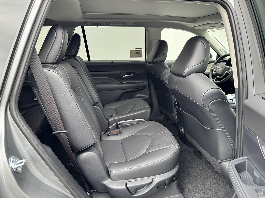 New 2026 Toyota Grand Highlander AWD image 13