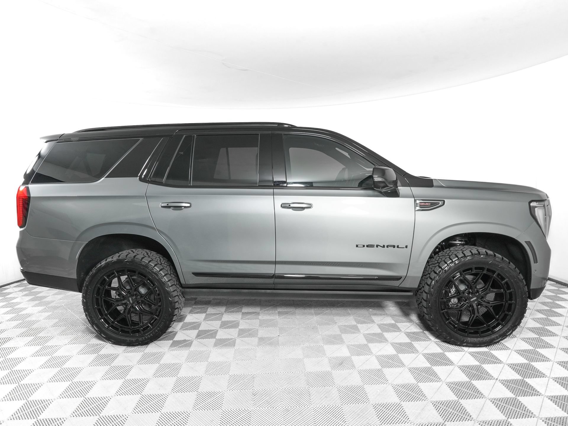 Used 2026 GMC Yukon Denali w/ Sun & Power Step Package AWD/4WD image 4