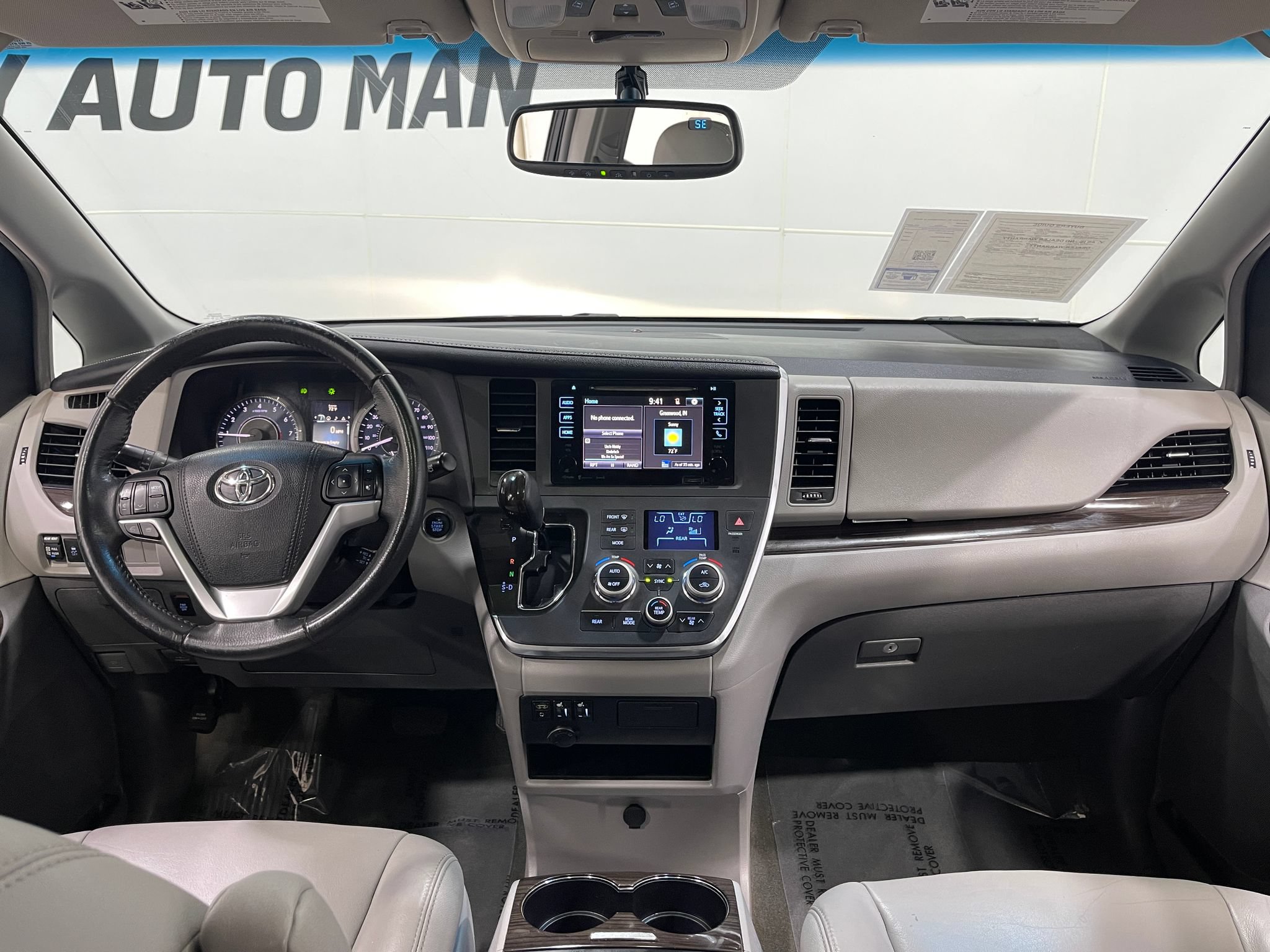Used 2017 Toyota Sienna XLE w/ XLE Navigation Package FWD image 18