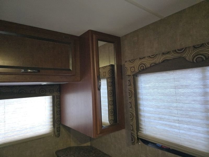 Used 2014 Ford E-450 and Econoline 450 Super Duty w/ Motorhome Prep Package image 34