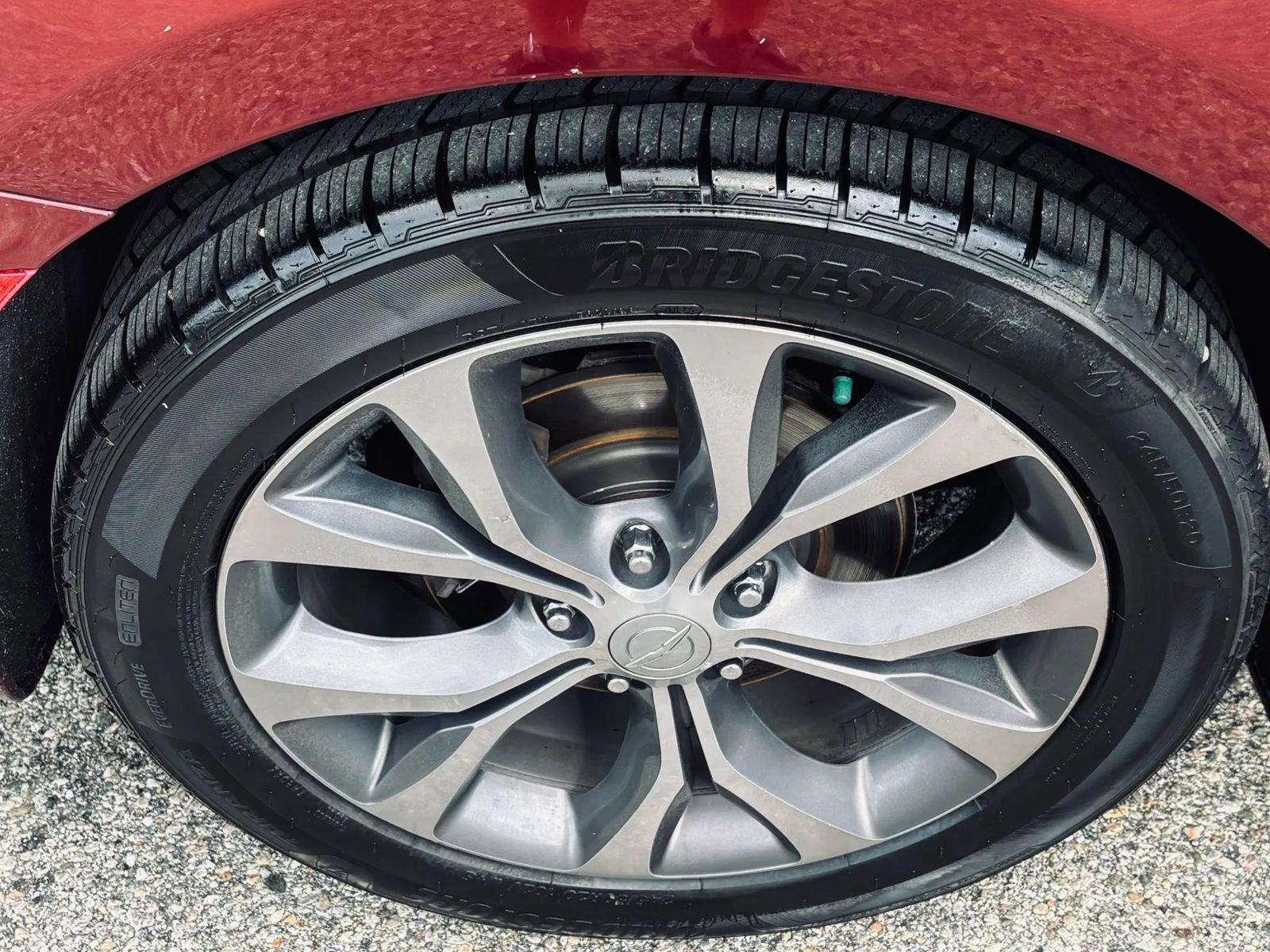 Used 2018 Chrysler Pacifica Limited w/ Tire & Wheel Group FWD image 3