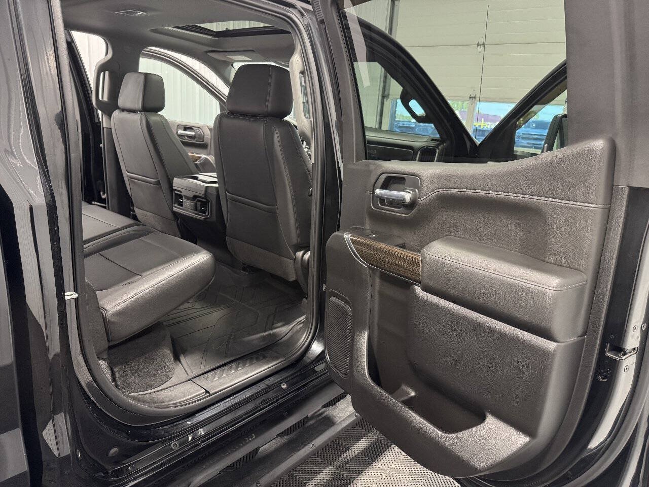 Used 2020 Chevrolet Silverado 1500 LT Trail Boss AWD/4WD image 24