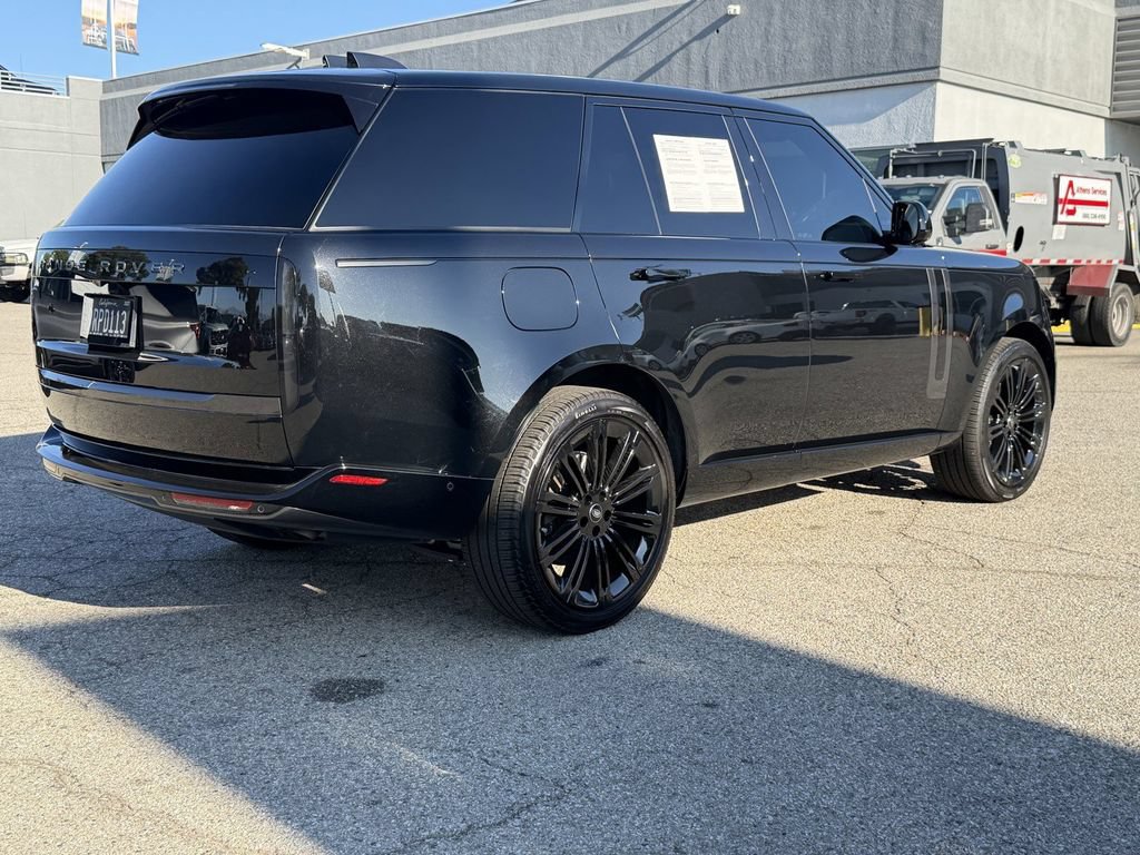 Used 2025 Land Rover Range Rover SE AWD/4WD image 6