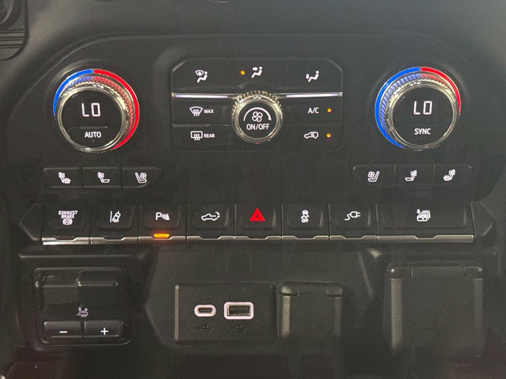 Used 2020 GMC Sierra 3500 Denali w/ Denali Ultimate Package AWD/4WD image 14