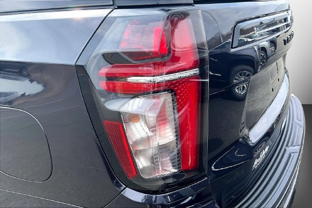 Used 2023 Chevrolet Tahoe Z71 w/ Luxury Package AWD/4WD image 31