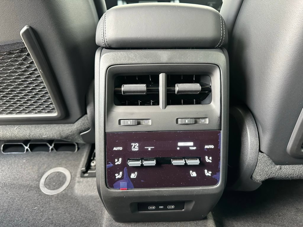 Used 2026 Porsche Macan Electric RWD image 40