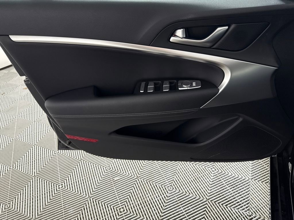 New 2025 Genesis G70 2.5T image 12