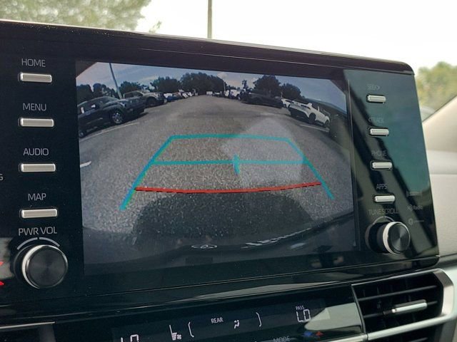 Used 2022 Toyota Sienna XLE FWD image 27