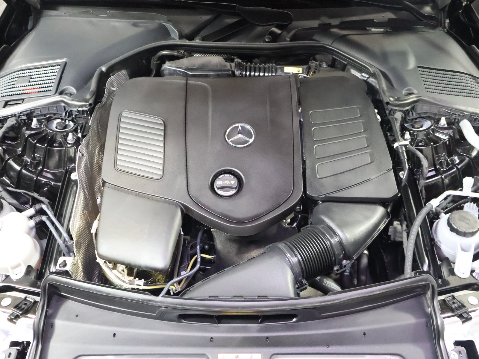Used 2025 Mercedes-Benz C 300 4MATIC Sedan image 22