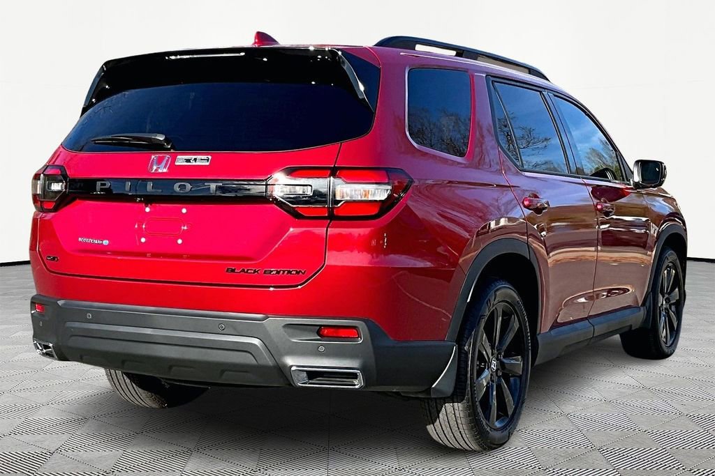 Certified 2025 Honda Pilot Black Edition image 5