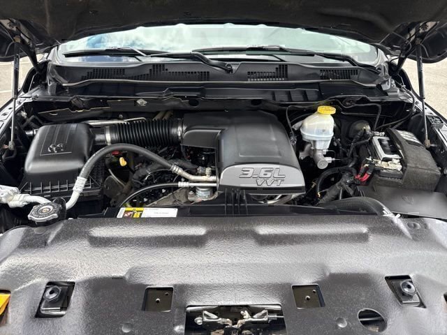 Used 2024 RAM 1500 Classic SLT AWD/4WD image 9