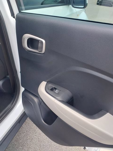 Certified 2025 Hyundai Venue SEL FWD image 23