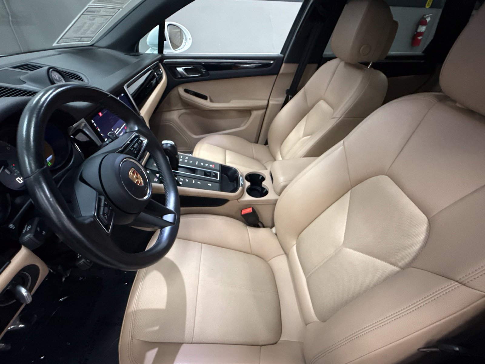 Used 2023 Porsche Macan S AWD/4WD image 19