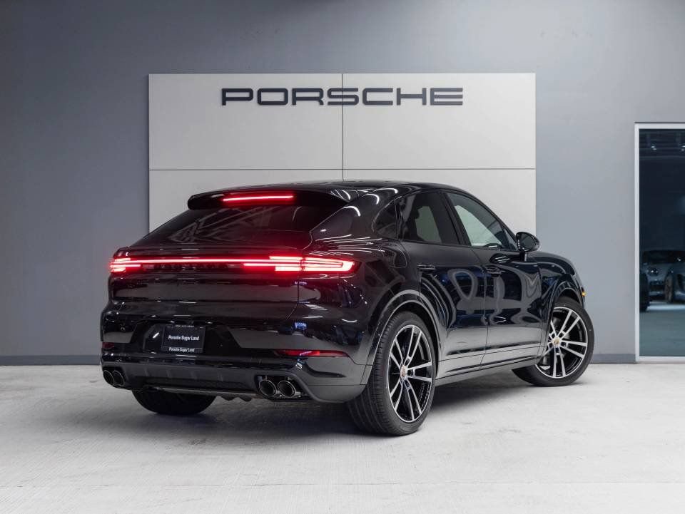 New 2026 Porsche Cayenne S image 7