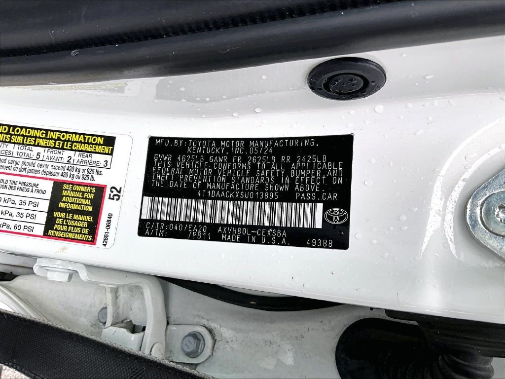Used 2025 Toyota Camry SE FWD image 36