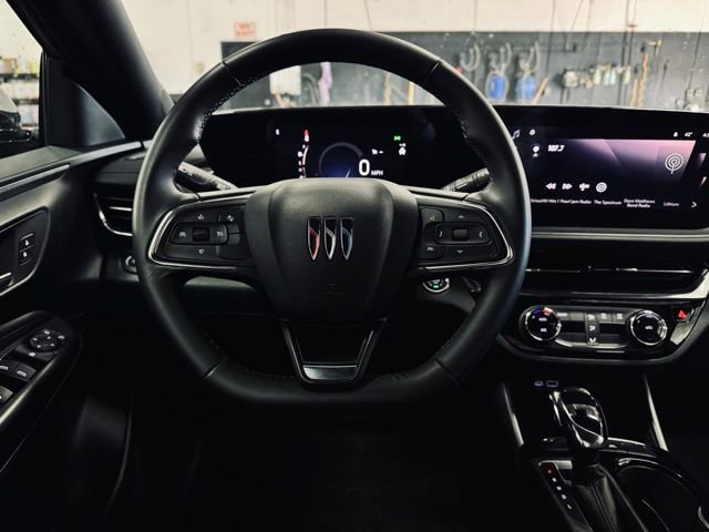 Used 2025 Buick Envista Sport Touring image 23