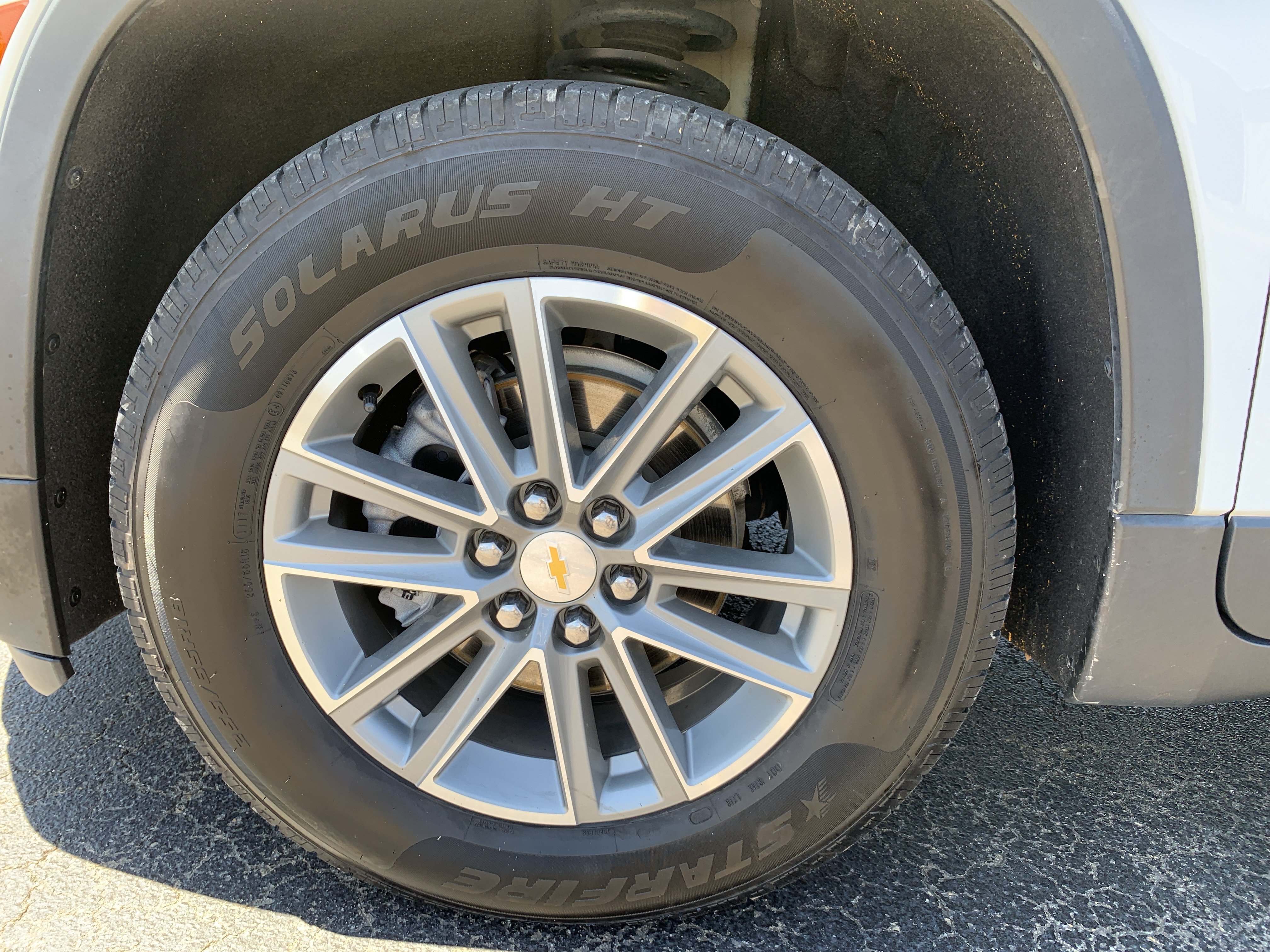 Used 2022 Chevrolet Traverse LT FWD image 47