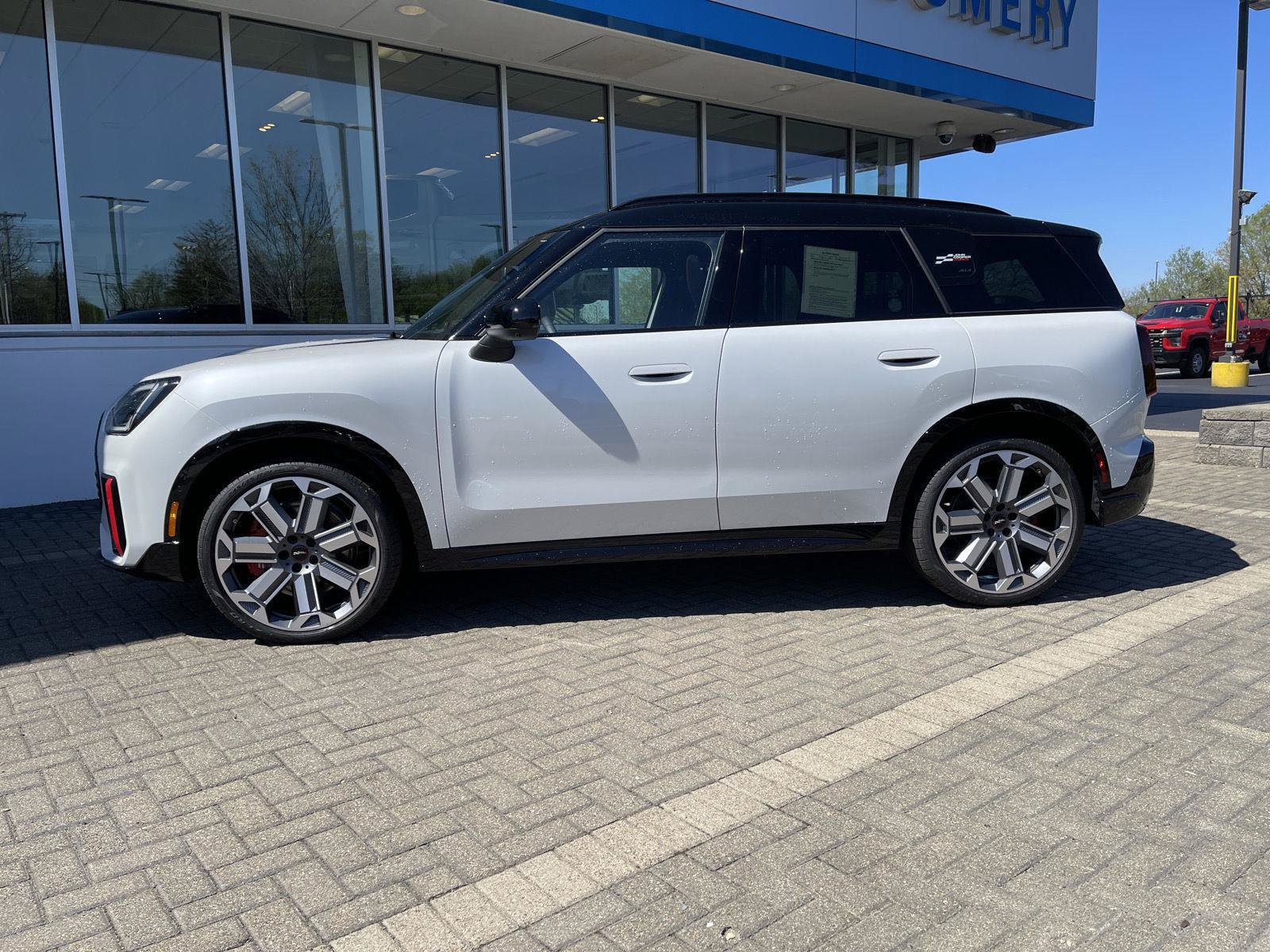 Used 2025 MINI Cooper Countryman John Cooper Works w/ Comfort Package Max AWD/4WD image 2