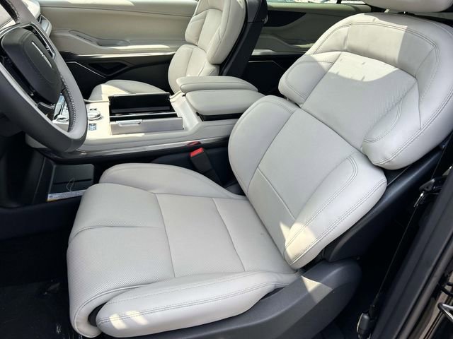 New 2025 Lincoln Navigator Reserve image 22