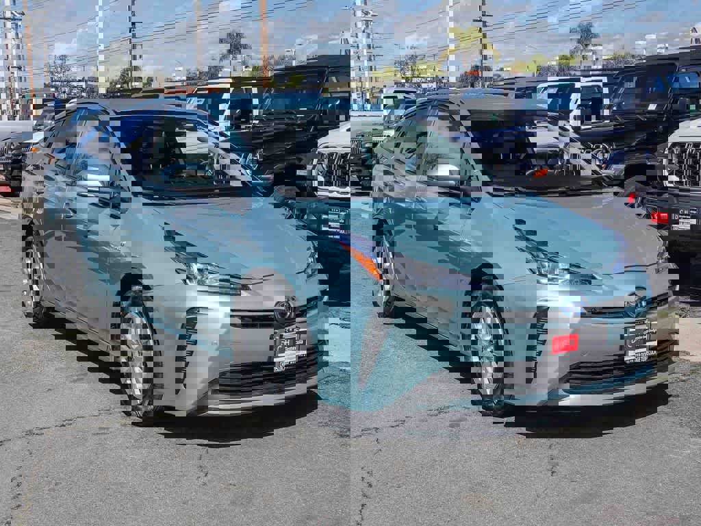 Used 2019 Toyota Prius LE image 3