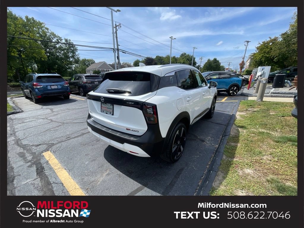 Used 2025 Nissan Kicks SR AWD/4WD image 5