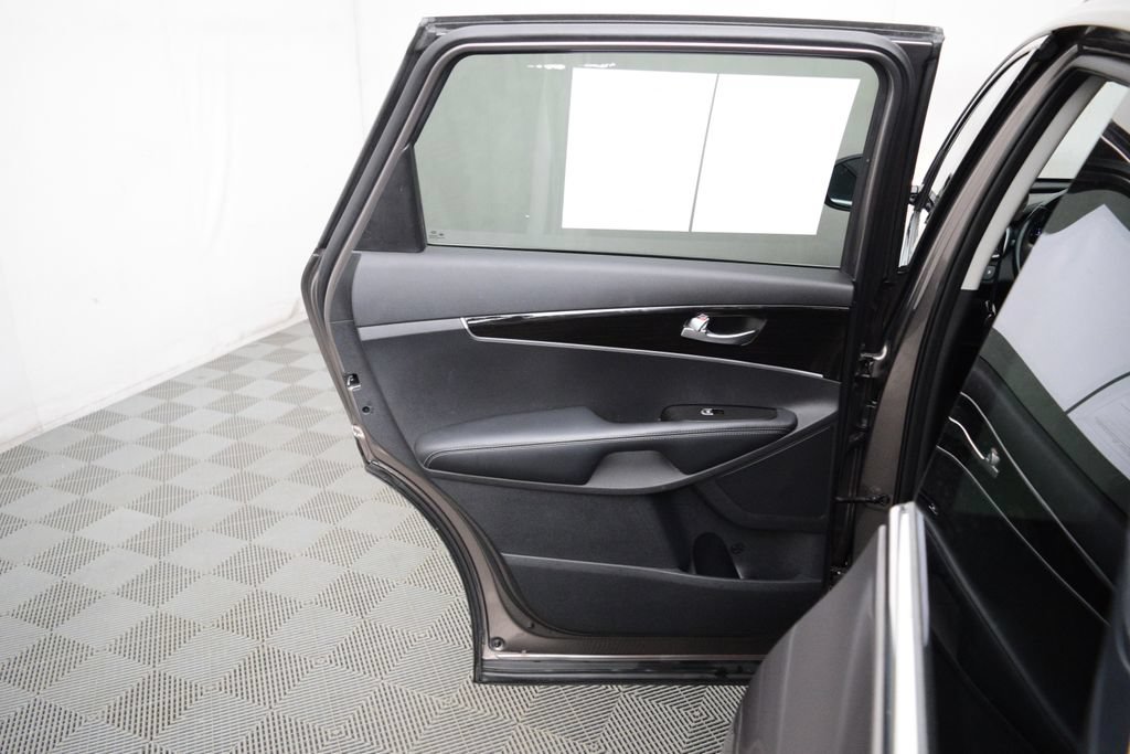 Used 2019 Kia Sorento FWD w/ LX Convenience Package image 11