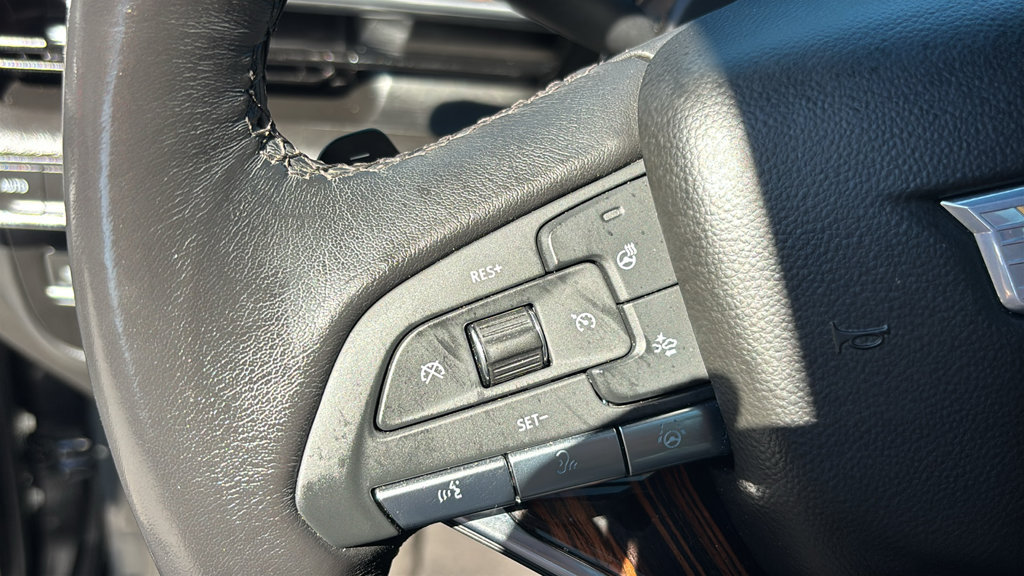 Used 2023 Cadillac Escalade Premium Luxury AWD/4WD image 18