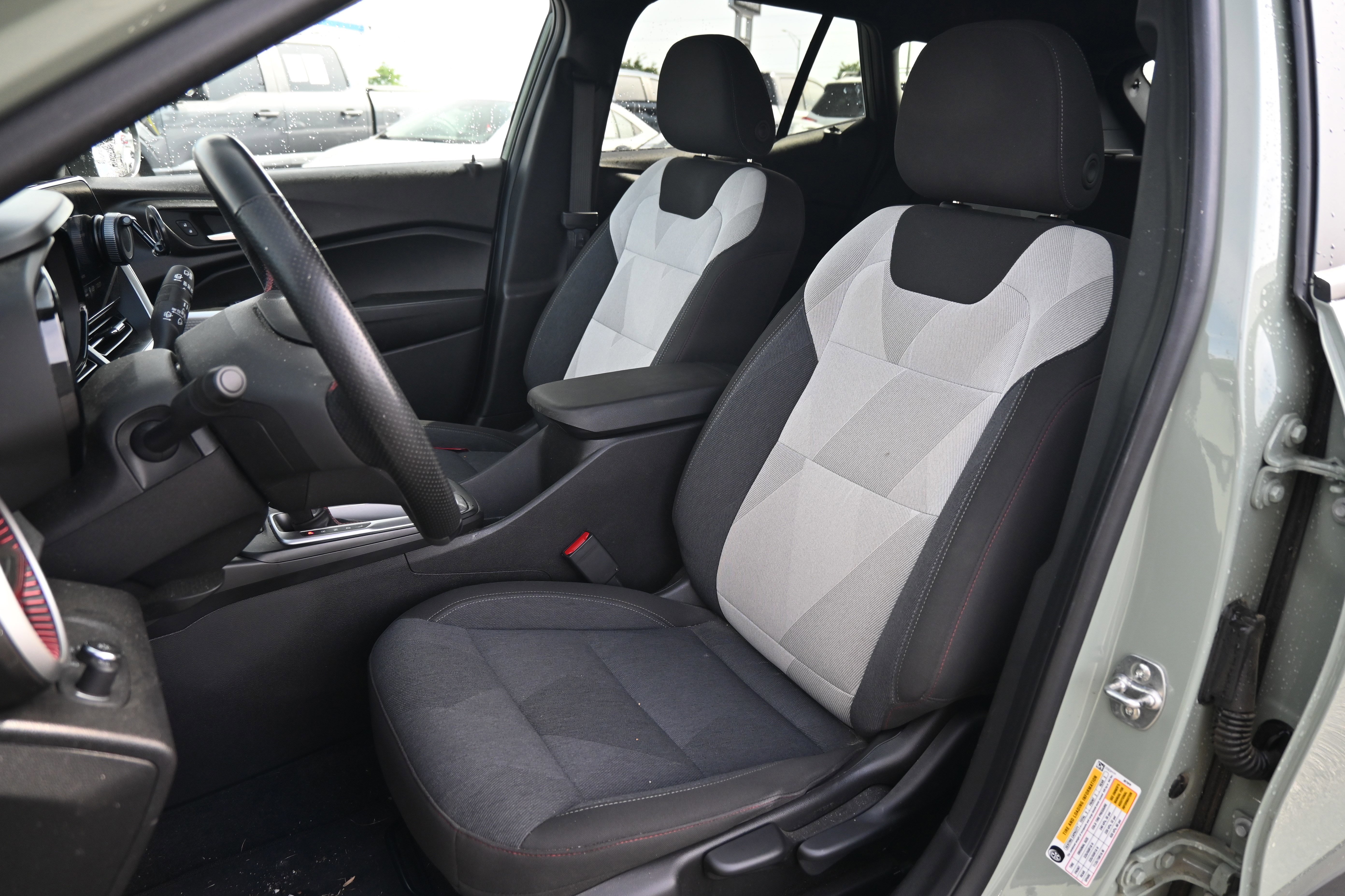 Used 2024 Chevrolet Trax RS w/ Sunroof Package image 6