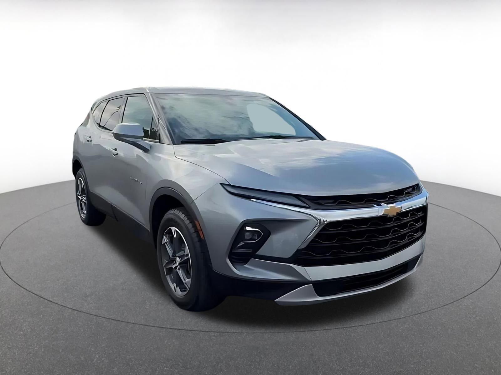 Used 2025 Chevrolet Blazer LT FWD image 3