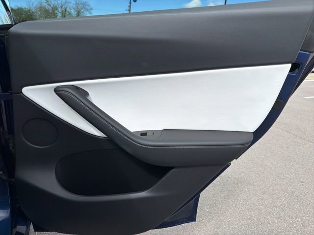Used 2022 Tesla Model Y Long Range image 14