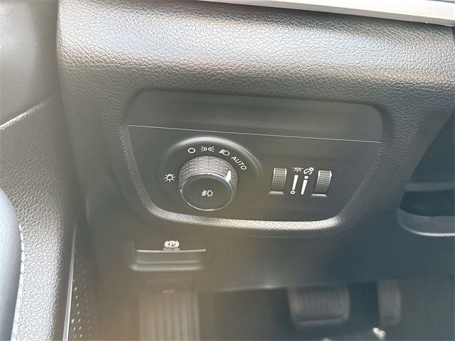 Used 2023 Jeep Grand Cherokee Limited w/ Luxury Tech Group II image 35