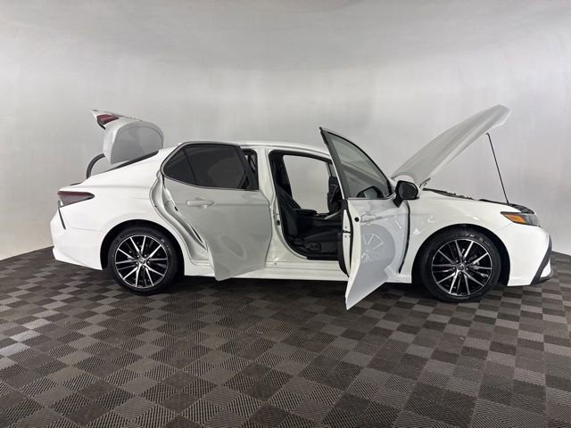 Used 2021 Toyota Camry SE image 16