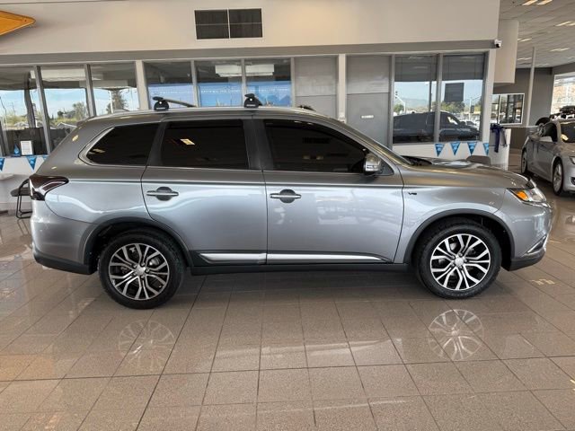 Used 2017 Mitsubishi Outlander GT image 2