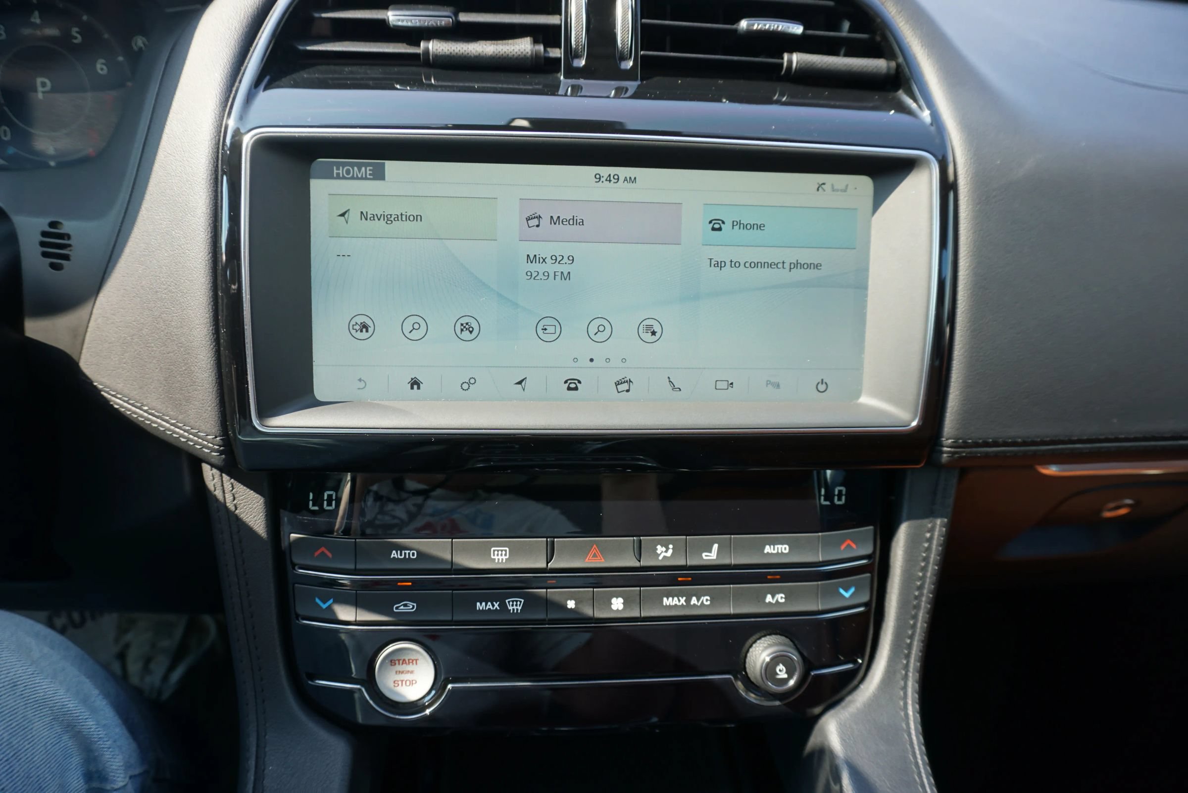 Used 2019 Jaguar F-PACE Portfolio AWD/4WD image 11