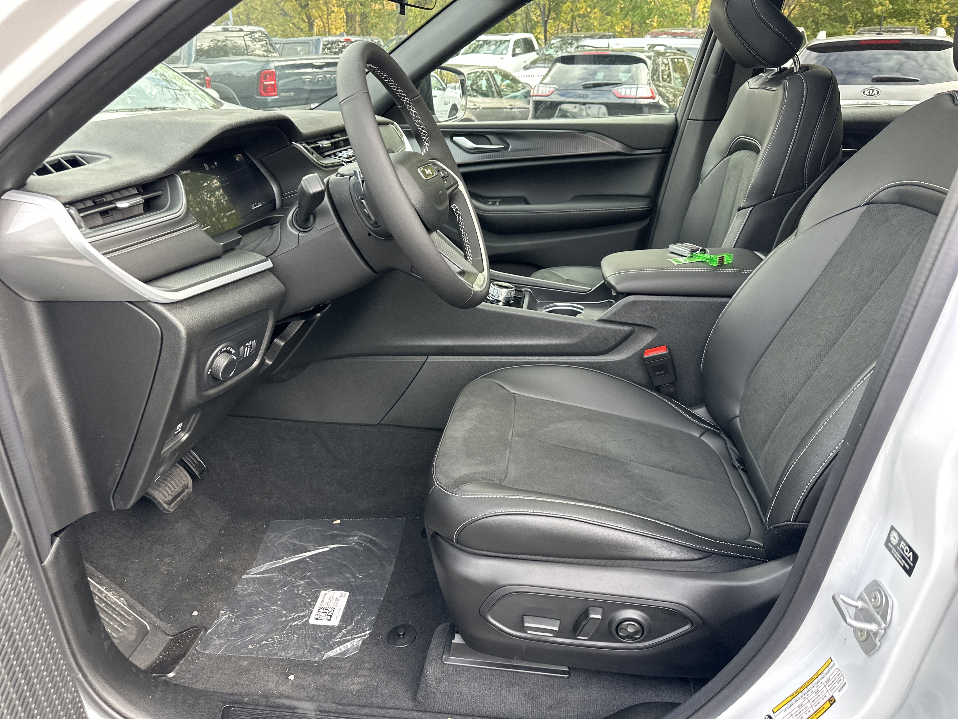 New 2025 Jeep Grand Cherokee Altitude image 26