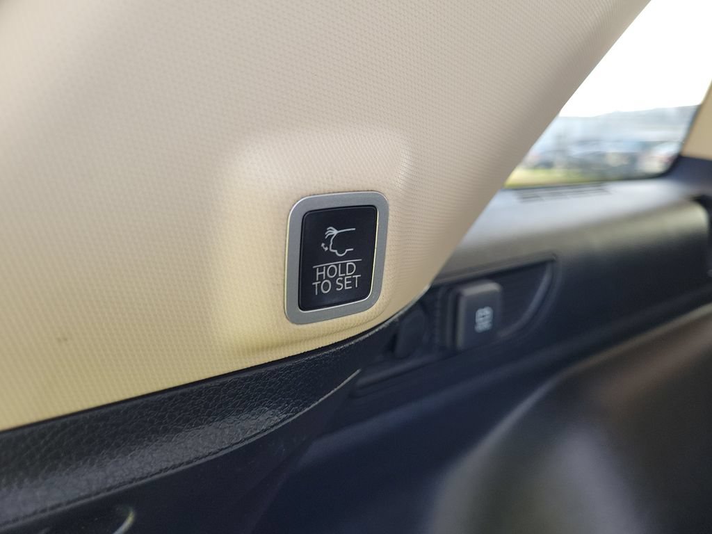 Used 2022 Jeep Grand Cherokee Limited RWD image 12