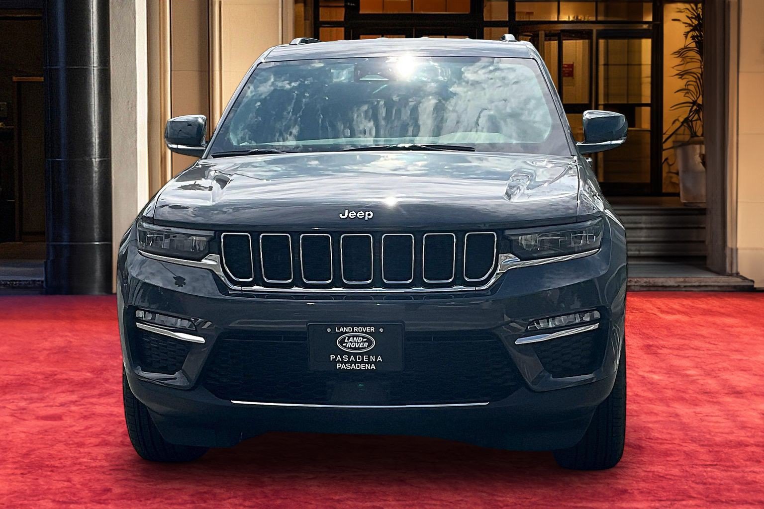 Used 2022 Jeep Grand Cherokee Limited w/ Trailer Tow Prep Group (B) RWD image 3
