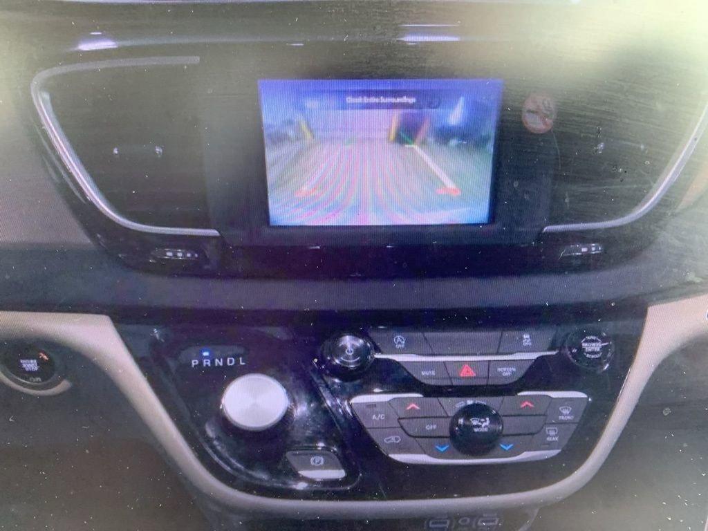 Used 2023 Chrysler Voyager LX image 12